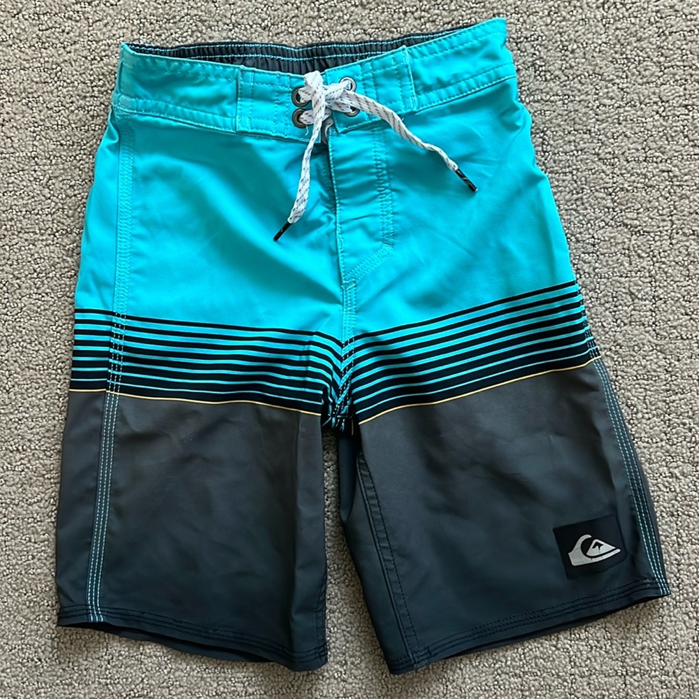 Quiksilver boys boardshorts